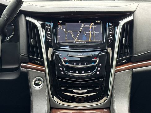 Used 2016 Cadillac Escalade Premium AWD/4WD image 25