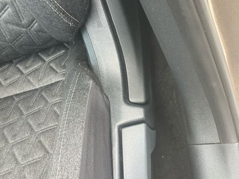 Used 2025 Nissan Kicks SV FWD image 11