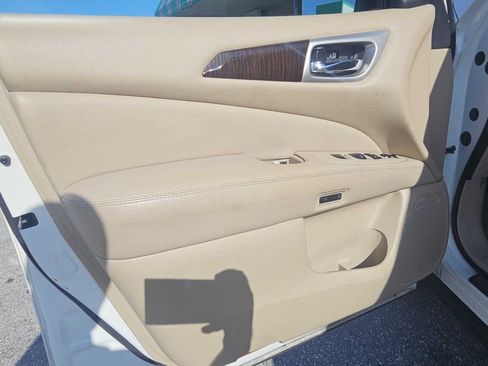 Used 2014 Nissan Pathfinder Platinum FWD image 15