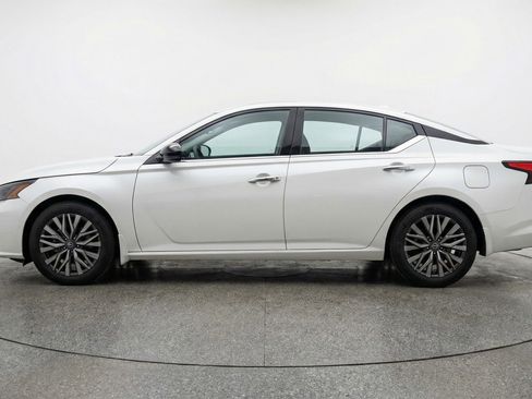 Used 2025 Nissan Altima 2.5 SV image 5