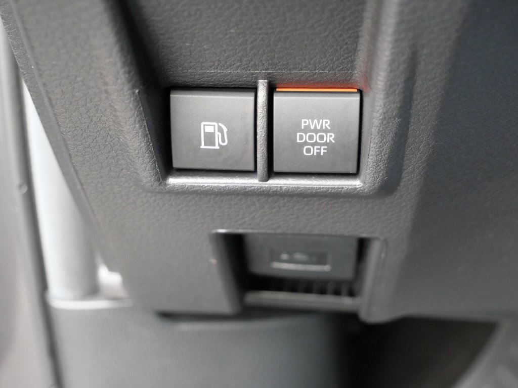 Certified 2025 Toyota Sienna XLE FWD image 29