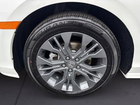 Used 2025 Honda Odyssey Touring image 9