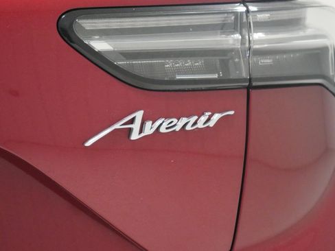 Used 2023 Buick Envision Avenir image 25