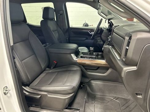 Used 2024 Chevrolet Silverado 1500 LT w/ Leather Package AWD/4WD image 12