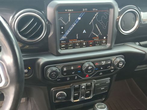 Used 2022 Jeep Wrangler Unlimited Sahara image 20