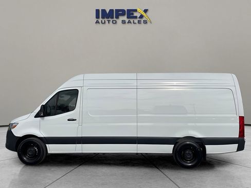 Used 2025 Mercedes-Benz Sprinter 2500 image 2