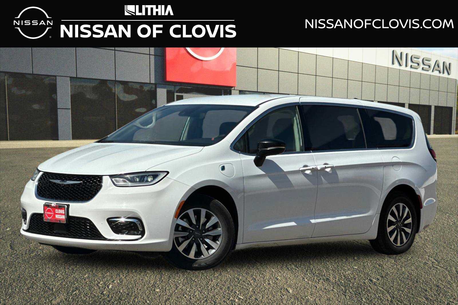 Used 2024 Chrysler Pacifica Limited FWD image 1
