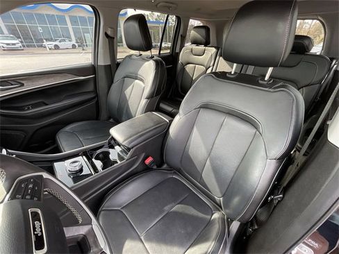 Used 2023 Jeep Grand Cherokee Limited w/ Luxury Tech Group II image 15