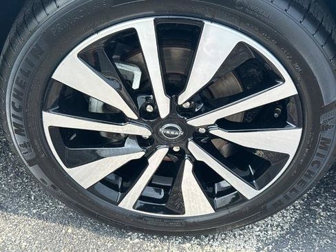 Certified 2025 Nissan Sentra SV w/ SV Premium Package FWD image 7