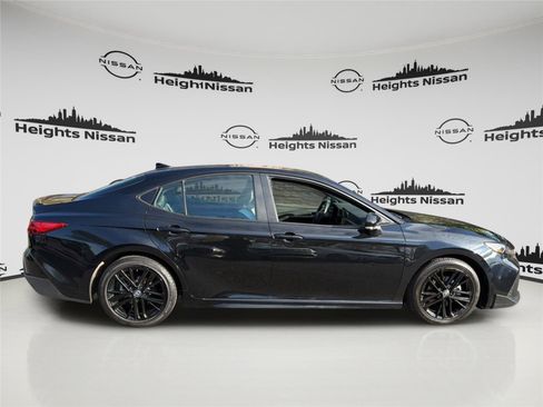 Used 2025 Toyota Camry SE FWD image 6