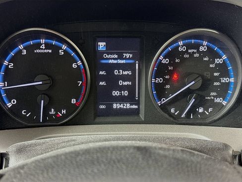 Used 2018 Toyota RAV4 XLE AWD/4WD image 32