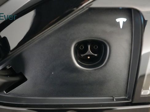 Used 2023 Tesla Model X image 10