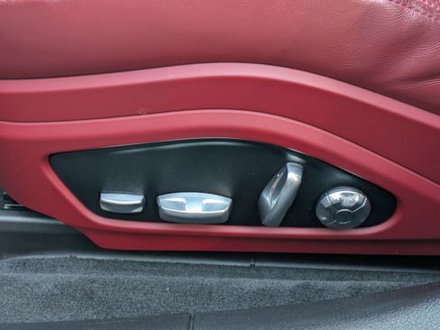 Used 2018 Porsche Panamera 4S image 25