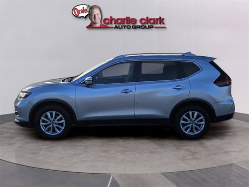 Used 2018 Nissan Rogue SV image 3