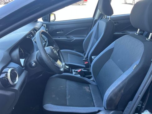 Used 2025 Nissan Versa SV FWD image 34