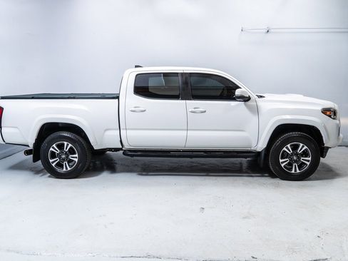 Used 2019 Toyota Tacoma TRD Sport image 8