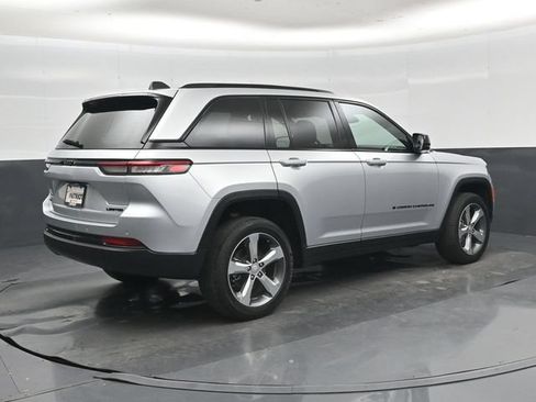 Used 2025 Jeep Grand Cherokee Limited w/ Black Appearance Package AWD/4WD image 3