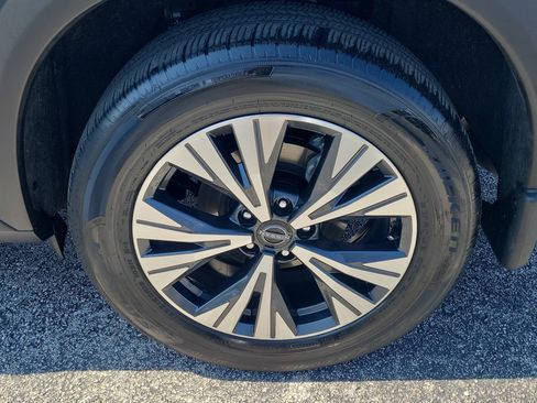 Certified 2023 Nissan Rogue SV w/ SV Premium B Package FWD image 9