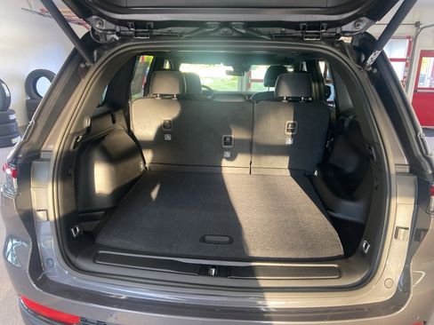 New 2025 Jeep Grand Cherokee Altitude image 10