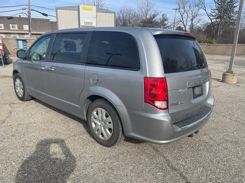 Used 2018 Dodge Grand Caravan SE image 5