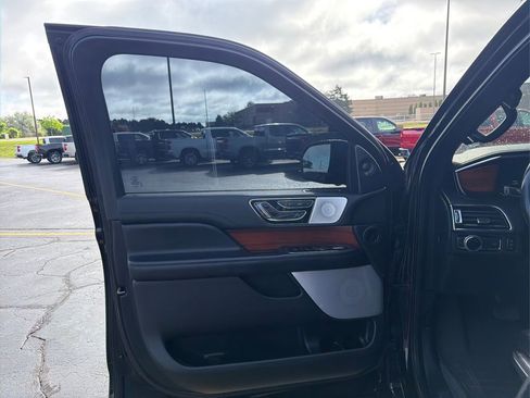 Used 2019 Lincoln Navigator L Reserve AWD/4WD image 17