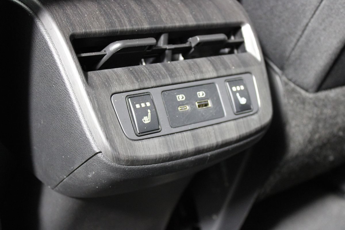Used 2024 Nissan Ariya FWD image 20