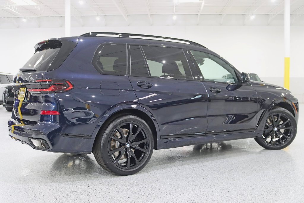 Used 2026 BMW X7 xDrive40i w/ M Sport Package AWD/4WD image 9