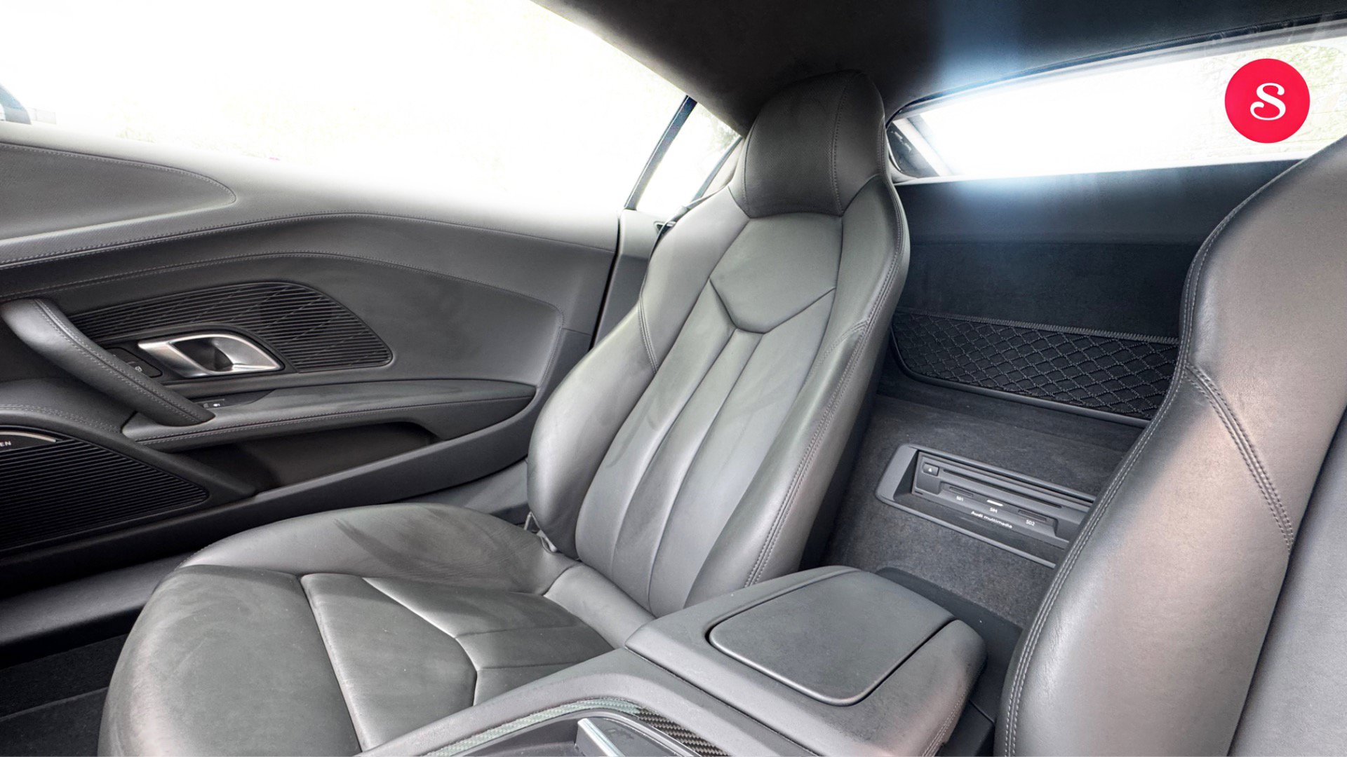 Used 2018 Audi R8 V10 w/ Premium Package RWD image 19