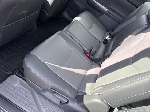 Used 2012 Toyota Prius V Five image 6