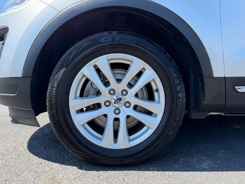Used 2018 Ford Explorer XLT w/ Equipment Group 202A AWD/4WD image 25