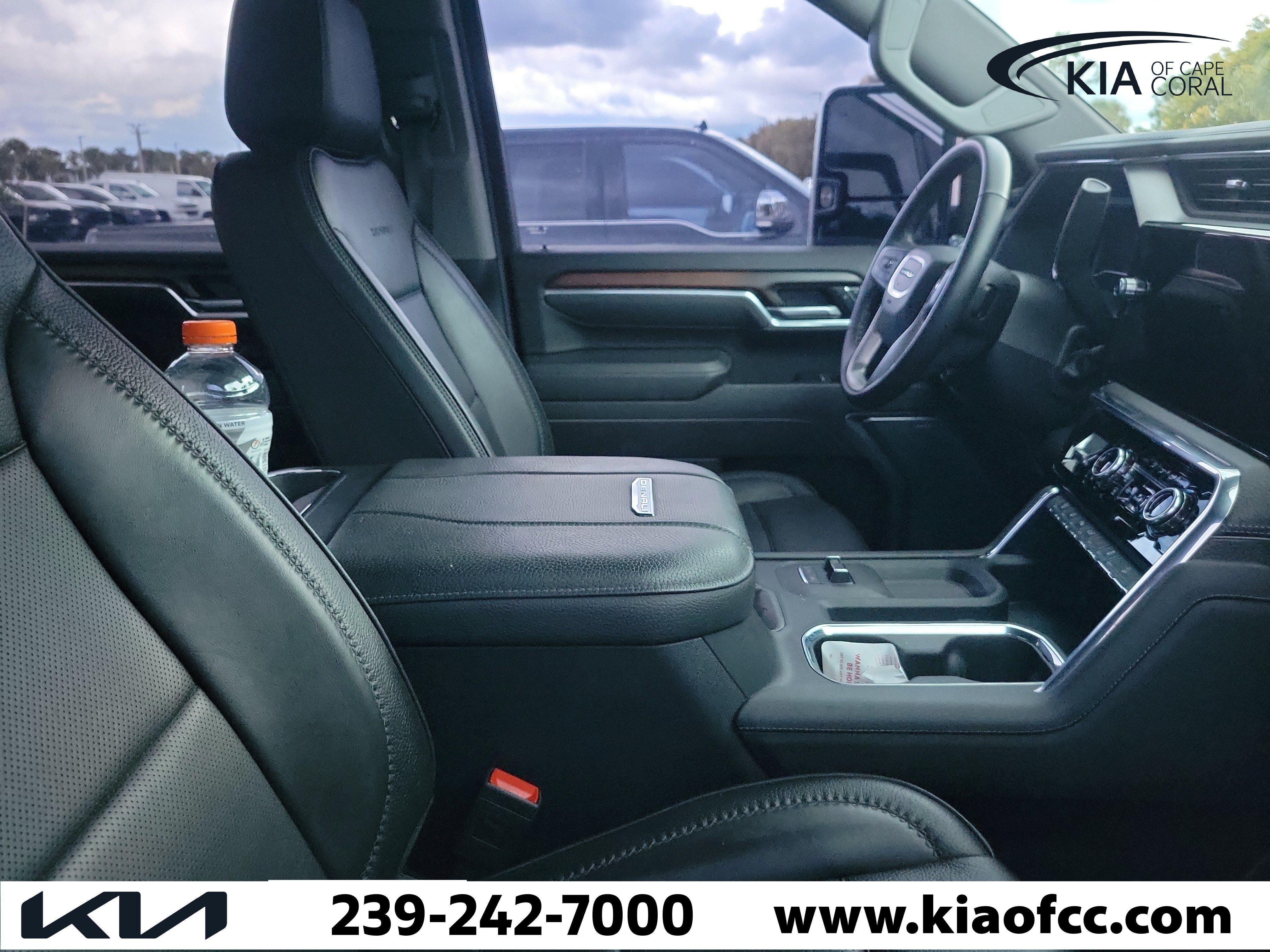 Used 2025 GMC Sierra 2500 Denali w/ Denali Reserve Package AWD/4WD image 9