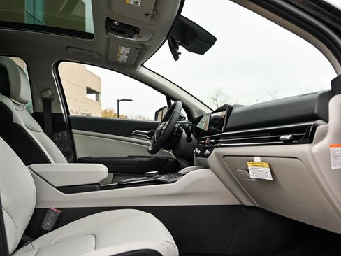 New 2026 Kia Sportage EX image 11