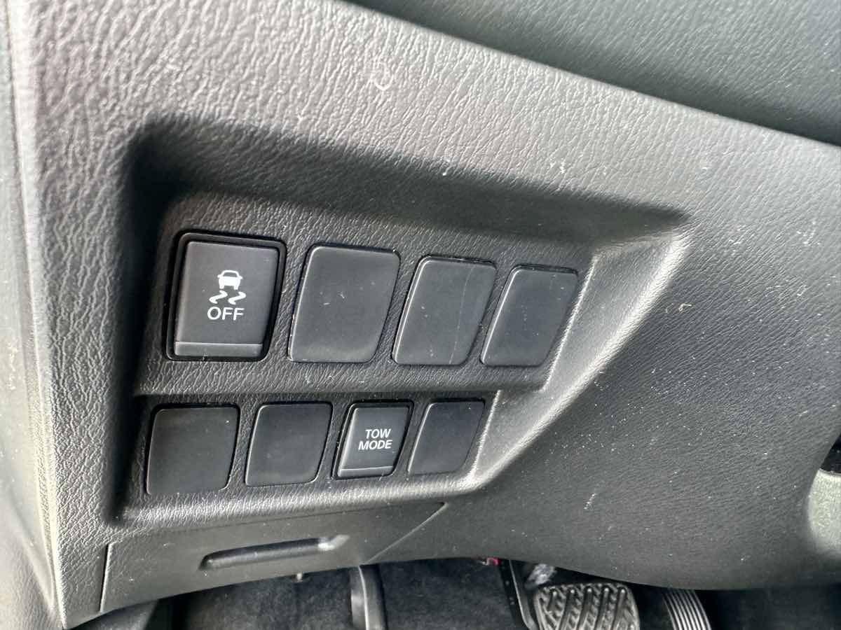 Used 2020 Nissan Pathfinder S FWD image 43