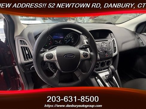 Used 2014 Ford Focus SE w/ SE Winter Package FWD image 16