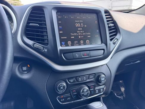Used 2018 Jeep Cherokee Trailhawk w/ Comfort/Convenience Group AWD/4WD image 33