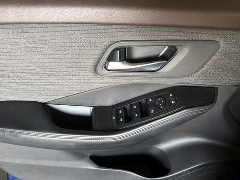 Used 2022 Nissan Rogue SV FWD image 12