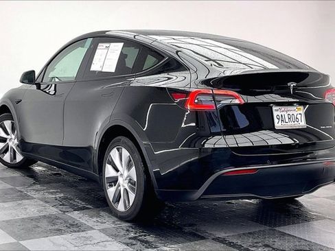 Used 2022 Tesla Model Y Long Range image 10