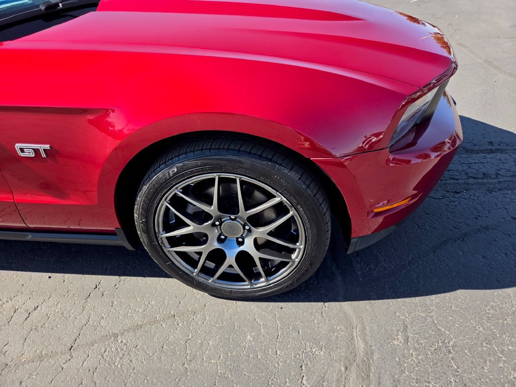 Used 2010 Ford Mustang GT RWD image 9