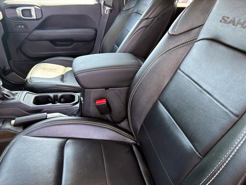 Used 2023 Jeep Wrangler Unlimited Sahara w/ Cold Weather Group image 9