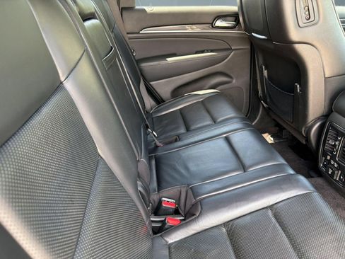 Used 2019 Jeep Grand Cherokee Overland AWD/4WD image 30