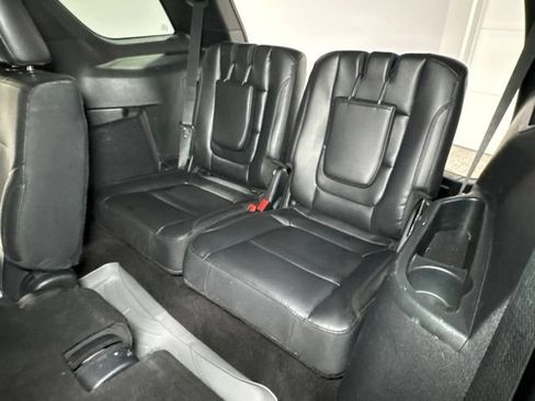 Used 2018 Ford Explorer XLT w/ Equipment Group 202A AWD/4WD image 27