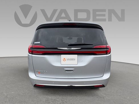 New 2026 Chrysler Pacifica Select image 18