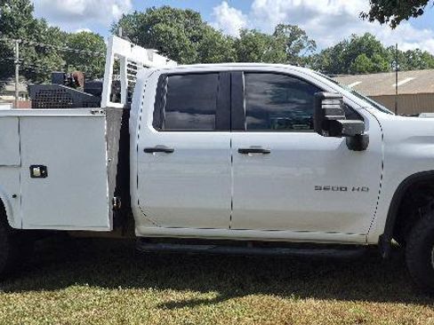 Used 2021 Chevrolet Silverado 3500 W/T w/ WT Convenience Package AWD/4WD image 2