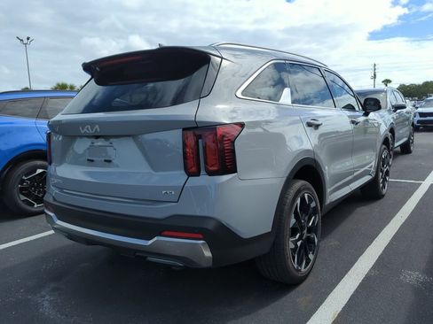 Certified 2025 Kia Sorento EX image 10