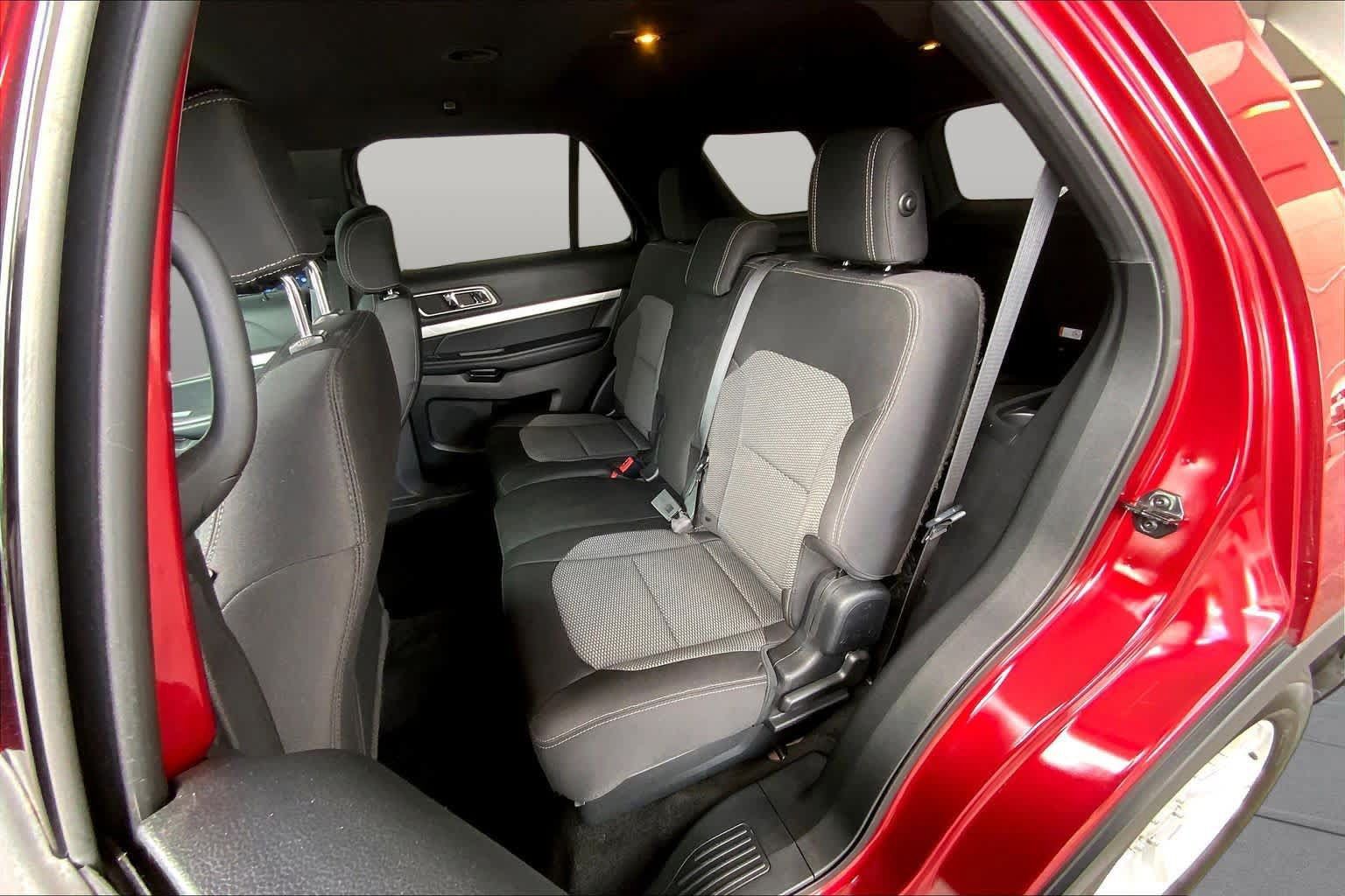 Used 2017 Ford Explorer XLT FWD image 19
