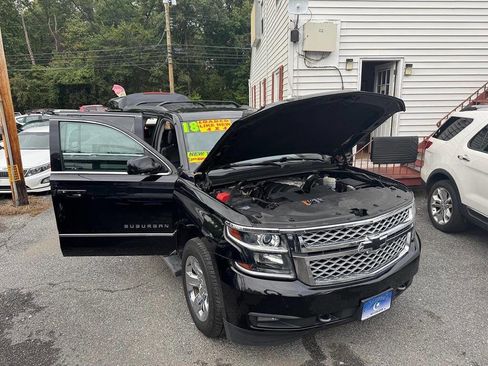 Used 2018 Chevrolet Suburban LT w/ LT Signature Package image 8