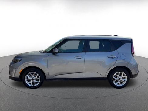 Used 2025 Kia Soul LX w/ LX Technology Package FWD image 9