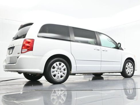 Used 2017 Dodge Grand Caravan SE FWD image 40