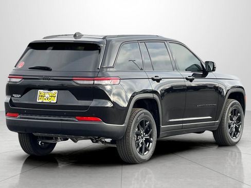 New 2025 Jeep Grand Cherokee Altitude image 5