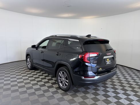 Used 2024 GMC Terrain SLT AWD/4WD image 8